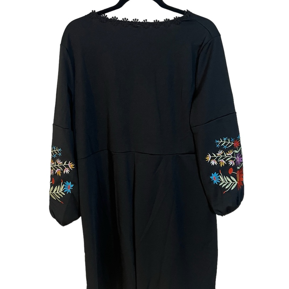 An embroidered black dress in size - Picture 4 of 6